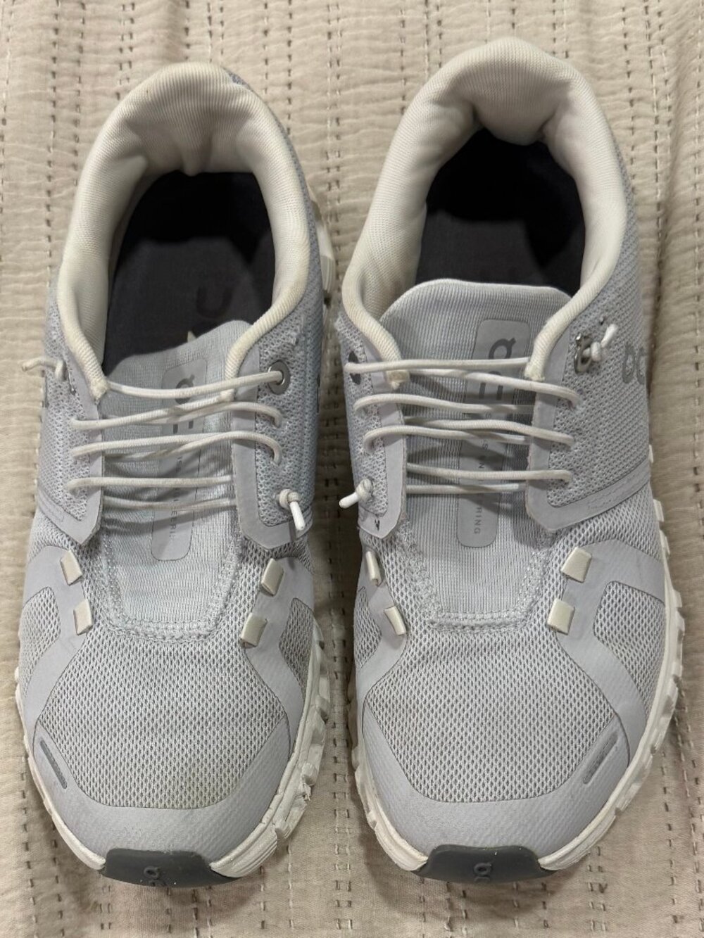 On Cloud 6 Sneaker Glacier and White Women Size 6.5